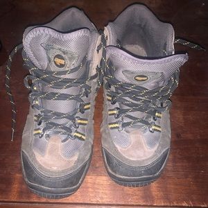 HI-TEC boots size 4.5